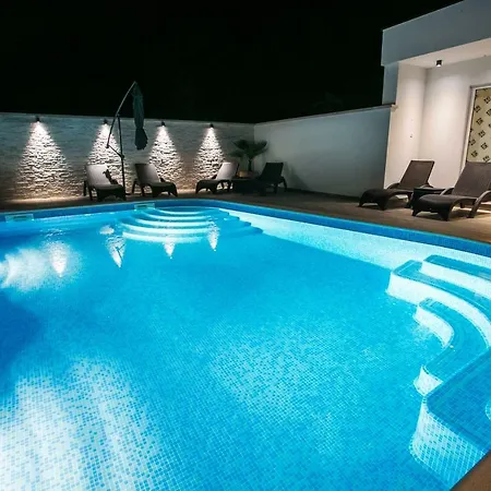 Luxury Elis With Private Pool דירה