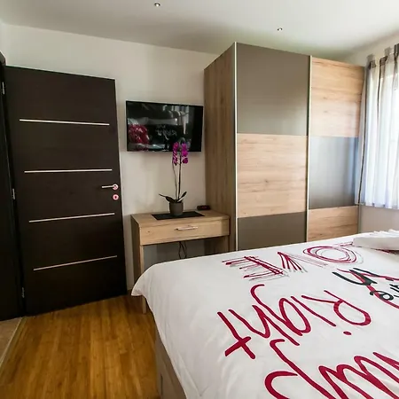 Apartment Elis Pula