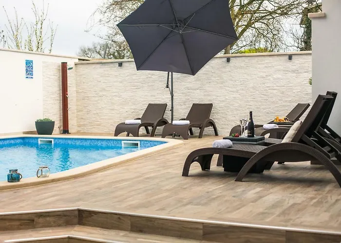 Luxury Elis With Private Pool 아파트 *