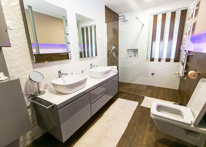 Luxury Elis With Private Pool 풀라