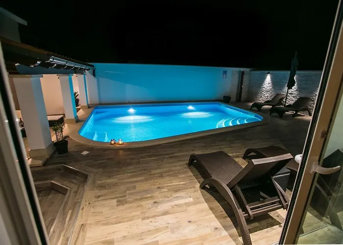 Luxury Elis With Private Pool 아파트 풀라