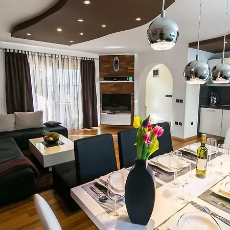 Luxury Elis With Private Pool Lejlighed Pula