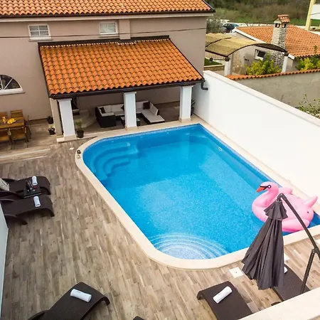 Luxury Elis With Private Pool