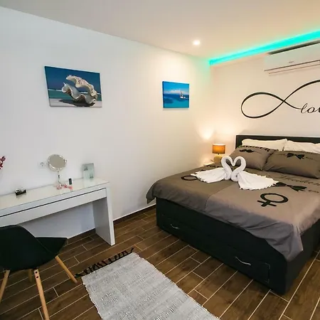 Luxury Elis With Private Pool Daire