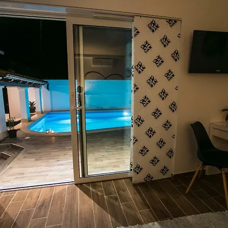 Luxury Elis With Private Pool Daire