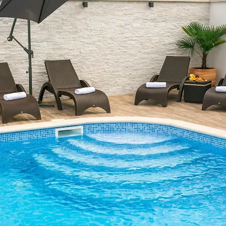 Daire Luxury Elis With Private Pool