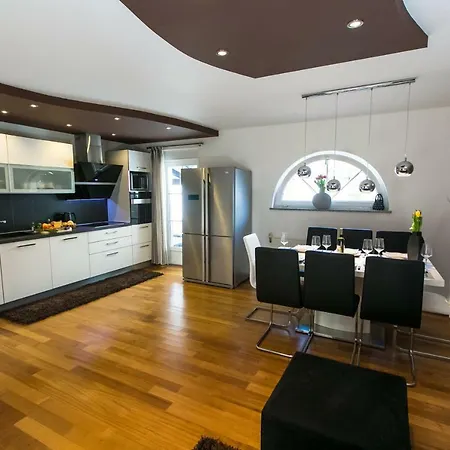 Luxury Elis With Private Pool Daire Pula